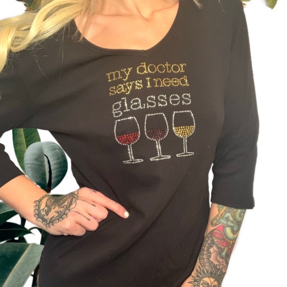 🍁Wine graphic bedazzled  Tshirt